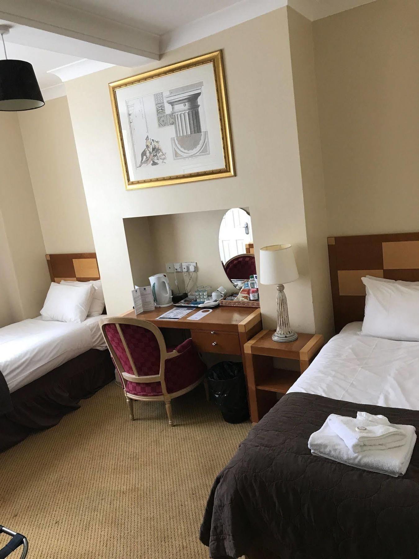 Barrington Lodge Crawley  Dış mekan fotoğraf